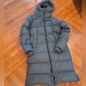 Outdoor Research Coze Dark long Puffer coat size Medium, blue/green color